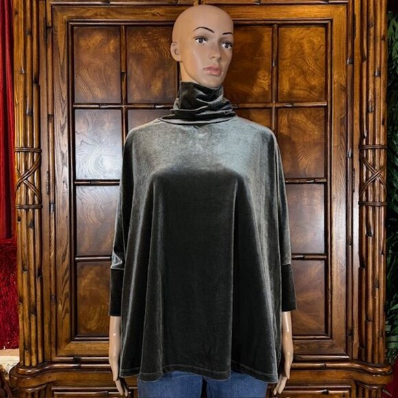 WynneLayers Dark Slate Stretch Velvet Side Slit Turtleneck Top - Picture 3 of 16